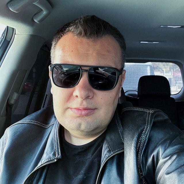 Олег Карцев