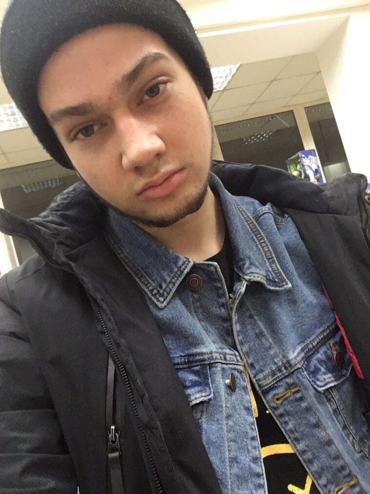 Михаил Леонов